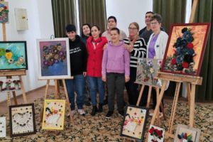 Expoziţie de artă dedicată Zilei Femeii, cu lucrări ale rezidenţilor Complexului Servicii Persoane Adulte Corabia/ FOTO