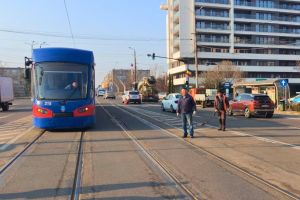 Probleme pe linia de tramvai, joi dimineaţă, în Oradea. Circulaţia a fost întreruptă pe două tronsoane importante (FOTO)
