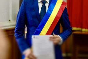 Primar condamnat la 3 ani şi 8 luni de închisoare cu executare