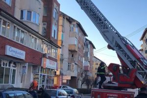 Faţadă de bloc desprinsă. Asociaţia de proprietari, amendată