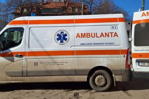 Două maşini s-au tamponat pe strada Armoniei din Timişoara. Ambii şoferi au ajuns la spital