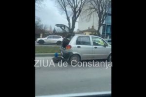 VIDEO. Politist din Constanta, ajutor pentru un sofer ramas in trafic