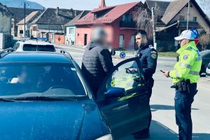 Razie în jurul şcolilor din Cisnădie: poliţiştii au verificat inclusiv magazinele / foto