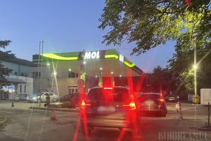 Benzina şi motorina continuă să se scumpească şi în Oradea. Bolojan, întrebat dacă preţurile vor ajunge la 10 lei/litru: „Sper să nu se întâmple asta”