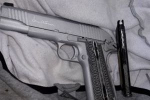 AMENINȚARE CU ARMA ÎN TRAFIC, la CONSTANȚA. Tânăr reţinut pentru tentativă de tâlhărie