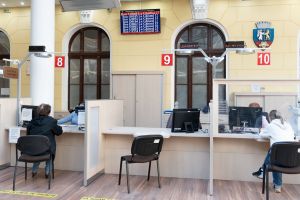 Primăria Oradea deschide, în „piramidă”, un ghişeu special pentru parcări: asistenţă pentru crearea conturilor pe noua platformă online