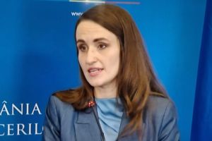 Fiica lui Victor Ponta nu a fost lăsată să urce în avionul spre România. Acuzaţii la adresa ministrului de Externe: „Este adevărat. Doamna Țoiu a dat-o jos”