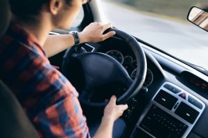 Șofer de ridesharing agresat de un client, pe o stradă din Reşiţa