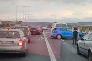 Accident pe autostradă lângă Sibiu: se circulă îngreunat / foto