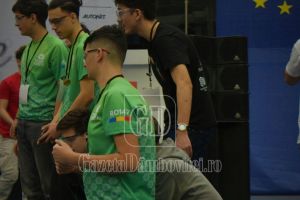 Echipa de robotică SkyLine a Colegiului Naţional „Ienăchiţă Văcărescu” Târgovişte s-a calificat la faza naţională a concursului First Tech Challenge România