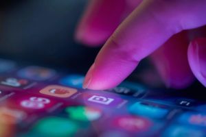 De la Click la Swipe: cum au reinventat dezvoltatorii jocurile de cazino pentru ecranul tactil