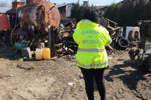 Nereguli grave la gestionarea deşeurilor. Firmă agricolă din Buzău, sancţionată de Garda de Mediu