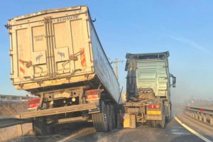 Accident pe A1 : trafic blocat la ieşirea spre Ocna Sibiului / foto