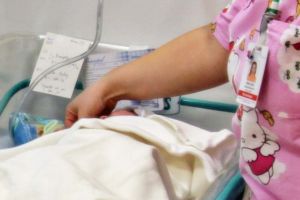 Cel mai mic număr de naşteri din ultimul secol în România. În Timiş, cu aproape 2.000 mai puţini copii decât acum 10 ani