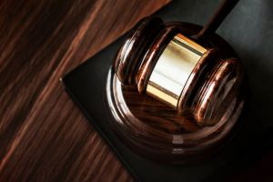 Dupa mai multe amanari, instanta s-ar putea pronunta astazi intr-unul dintre procesele Maurer Imobiliare Constanta impotriva ANPC 