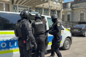 Tânăr de 25 de ani, din Botoşani, reţinut după ce şi-a terorizat familia