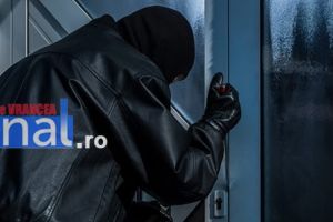 Bărbat din Haret, reţinut de poliţie după ce „a speriat” sculele din curtea unui vecin