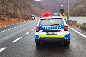 Vitezoman prins de poliţie pe Valea Oltului: avea permisul suspendat