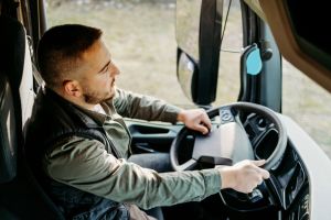 Șoferii de transport marfă, la mare căutare în Bihor. Câte joburi sunt disponibile