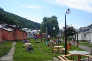 Zero tabere pentru copii în Buzău. Centrele de agrement de la Poiana Pinului şi Arbănaşi rămân închise din lipsă de bani