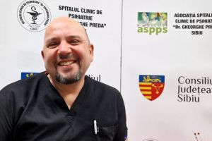 Asistent medical din Sibiu, scriitor în timpul liber: a lansat primul roman psihologic despre sentimente / foto video