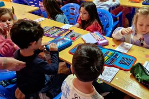 Creativitate şi veselie: ateliere de primăvară pentru copii din Mediaş / foto