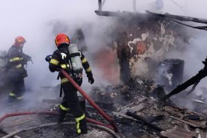 Incendiu de amploare la Tulnici! O casă a luat foc!