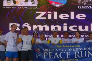 Ştafeta ” Peace Run ” a ajuns la Râmnicu Vâlcea chiar de Ziua Oraşului!