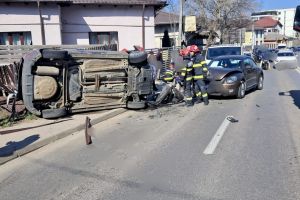 Accident cu victime în Piteşti. Trei autoturisme implicate