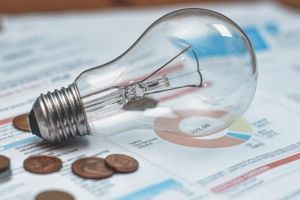 Anunţul AJPIS Braşov: „Beneficiarii existenţi ai tichetului de energie NU trebuie să depună o nouă cerere”