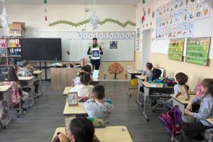 IPJ Constanta: Politistii din Mangalia au predat lectii de educatie rutiera elevilor de la Școala George Cosbuc din 23 August