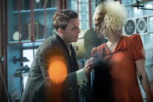 Filmul săptămânii: „Mireasa!”, iubire şi haos în reinterpretarea clasicului „Frankenstein”, în viziunea lui Maggie Gyllenhaal