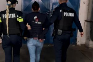 O femeie din Satu Mare şi-a agresat mama şi fiica minoră, după ce a băut. A fost evacuată din locuinţă