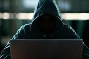 Atenţie la „Romance Scam” şi site-urile fantomă de 8 Martie. Recomandările experţilor pentru a evita fraudele online