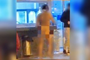 VIDEO: Scena neasteptata in cartierul Tomis Nord din Constanta! Tanar gol surprins de trecatori