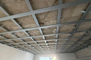 Lucrări suplimentare la Colegiul Naţional Mihai Eminescu Botoşani, după bucata de tavan căzută peste un elev