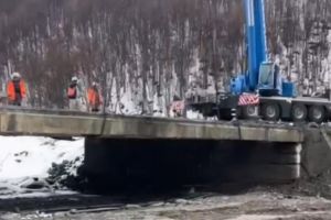 Vechiul pod de pe DN1A, între Săcele şi Cheia, demolat aproape în totalitate. Când va fi gata noul pod peste Tărlung (VIDEO)