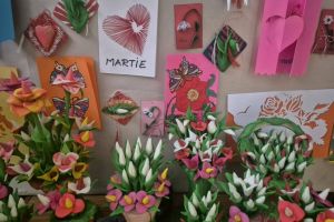 FOTO. Martisoare cu poveste, realizate de detinuti si expuse la Muzeul de Arta Populara Constanta