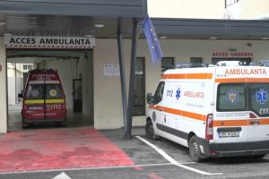 Accident pe strada Siretului: două femei au căzut dintr-un autobuz