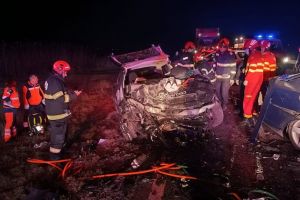  FOTO. Un sofer din Constanta si un tanar de 24 de ani au murit in urma unui accident in judetul Braila