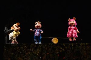 Magie la Teatrul Calutul de Mare Constanta: Cei trei purcelusi ii asteapta pe micutii constanteni la o lectie despre prietenie si curaj