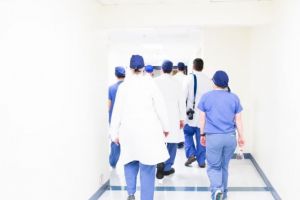  Voi contesta decizia. Este dreptul meu“: Decizia de concediere a unui medic neurochirurg de la Spitalul Judetean Constanta, intre acuzatii si justificari