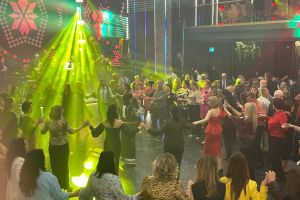 FOTO & VIDEO Petrecerea primăverii la Botoşani! Viorica Macovei şi Raoul au scos petrecăreţii la dans, la Solis Forum