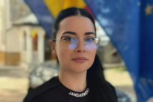 Întoarcerea acasă: povestea Mariei Lupeş, studenta care a ales uniforma şi a devenit inspiraţie pentru elevii din Moineşti