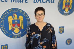 Mâini tari, inimă blândă – povestea doamnei Păduraru Elena, de 26 de ani în echipa jandarmilor băcăuani