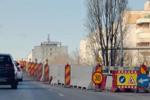 Bacău: Lucrările de punere în siguranţă a podului de la Narcisa, aproape finalizate; circulaţia sub pod va fi redeschisă în curând