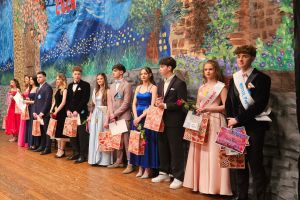 FOTO Au fost desemnaţi Miss & Mister Preuniversitaria la Colegiul Naţional AT Laurian din Botoşani