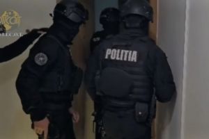 Percheziţii la Râşnov: Armă şi muniţie letală detinute ilegal în casa unui bărbat