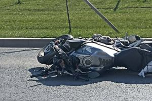 Motociclist rănit după ce o şoferiţă nu s-a asigurat la schimbarea direcţiei, pe bulevardul Cetăţii din Timişoara
