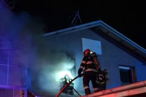 Incendiu la o firma de producere a statiilor de epurare cu degajare mare de fum. Au fost degajari mari de fum